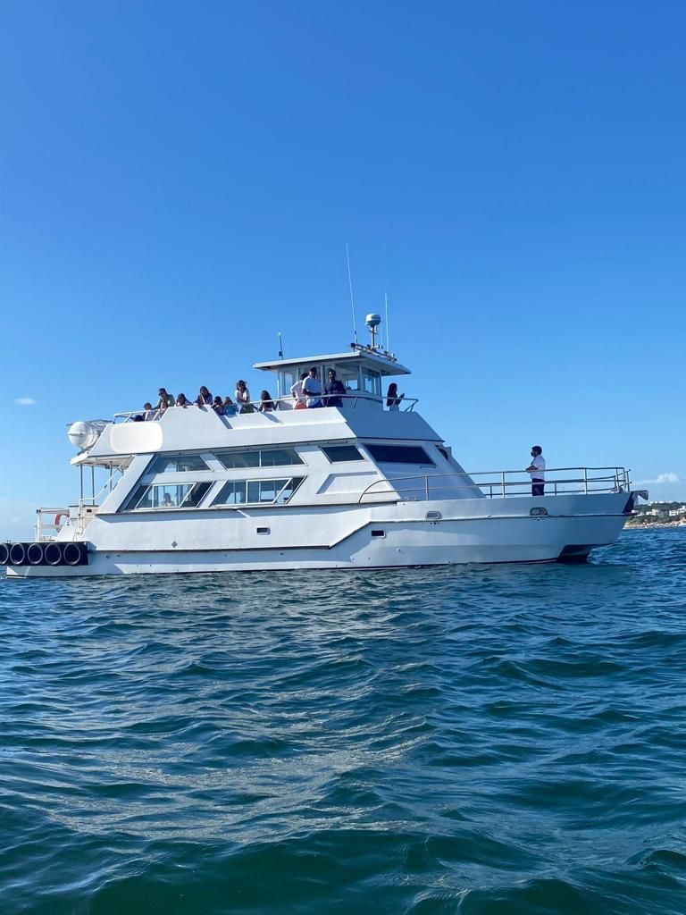 Yate para grandes grupos (hasta 40 personas)