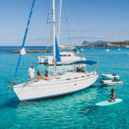 Velero Clásico Bavaria 42 | Elegancia Mediterránea
